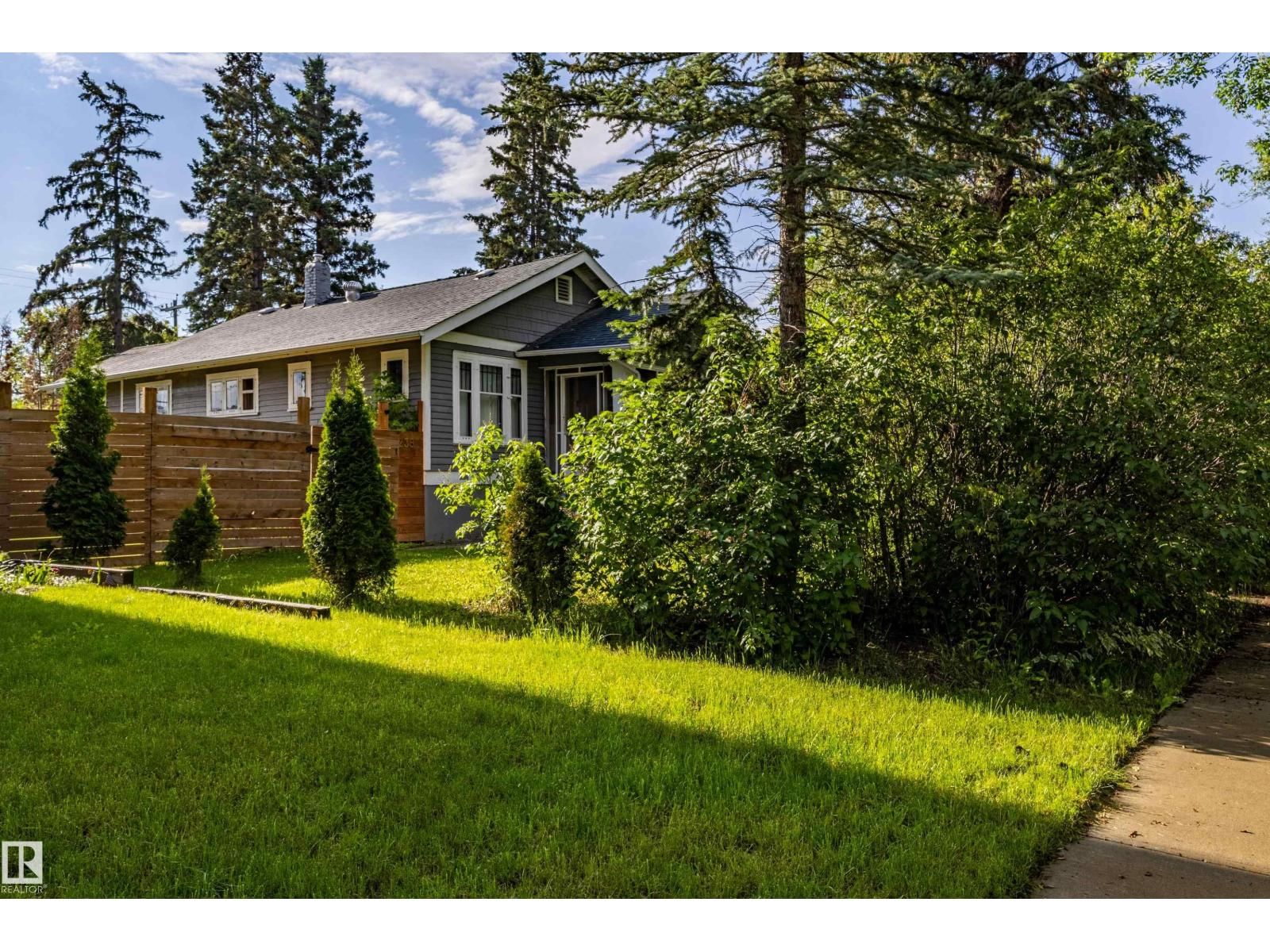 11238 123 ST, Edmonton, Alberta T5M 0M6