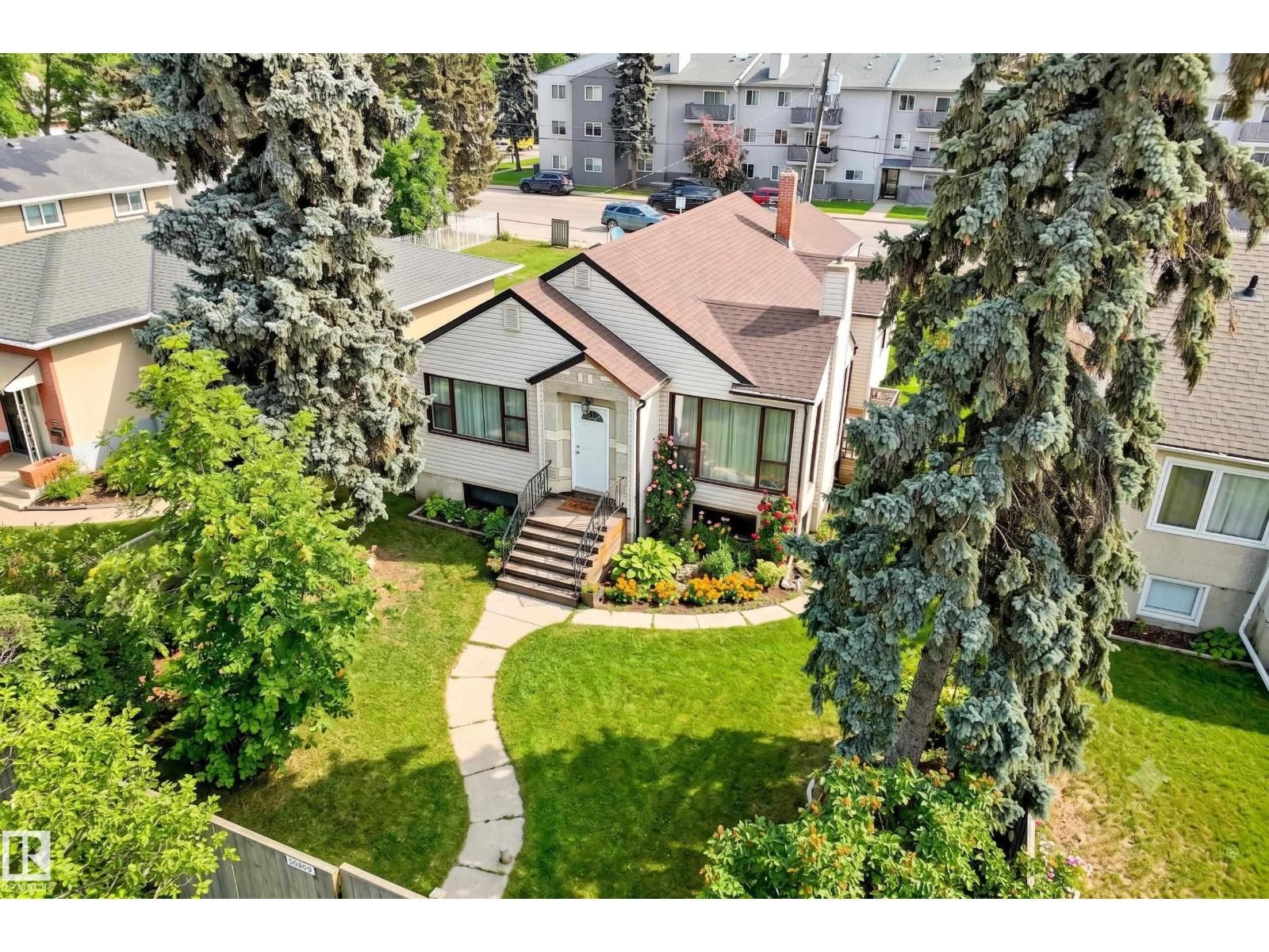 10839 109 ST, Edmonton, Alberta T5H 3B9