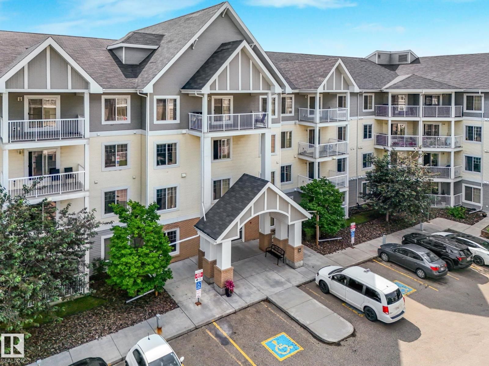 2204 44 AV, Edmonton, Alberta T6T 0G5