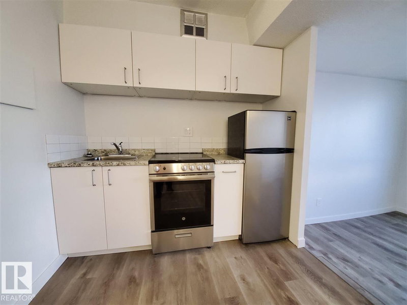 10160 114 ST Edmonton Alberta, T5K 2L2 - 1 Bedroom Condo For Sale