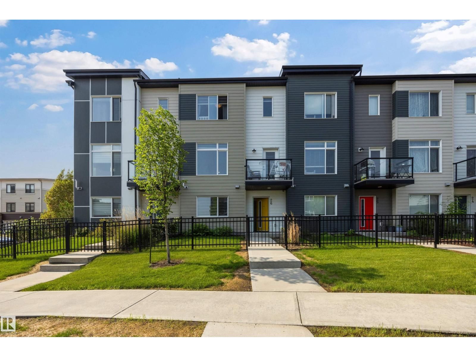 26 WELSH DR, Edmonton, Alberta T6X 1Y8