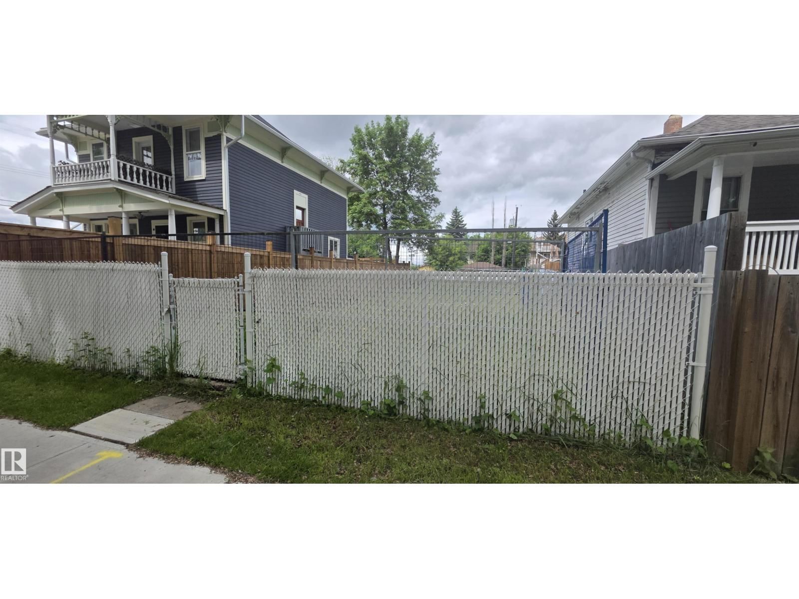 9546 106A AV, Edmonton, Alberta T5H 0T2