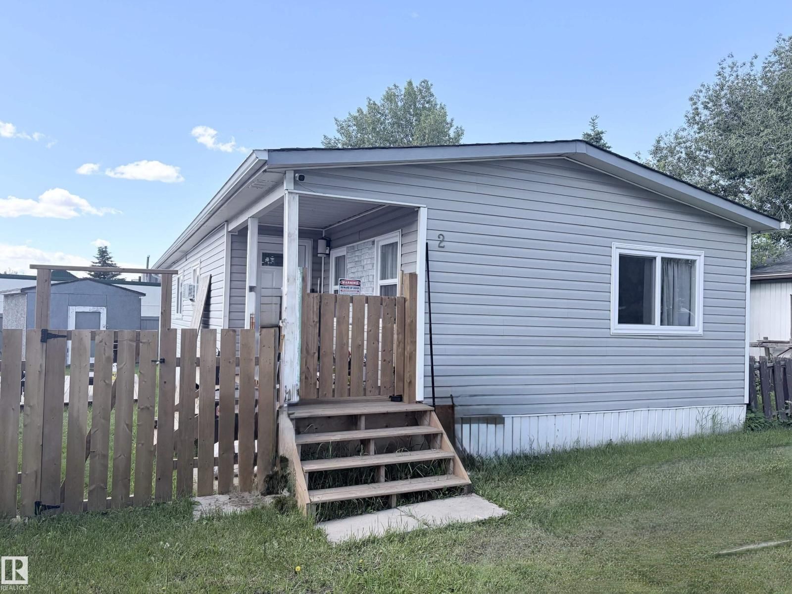 2 Round Road, Edmonton, Alberta T6P 1B3