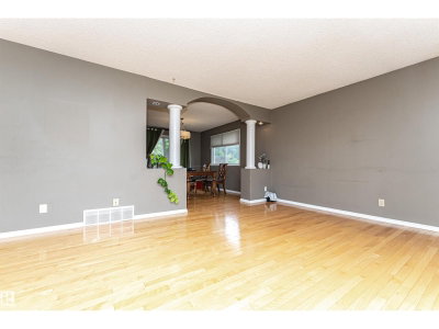 11512 24 AV | Edmonton Alberta | Slide Image Eleven