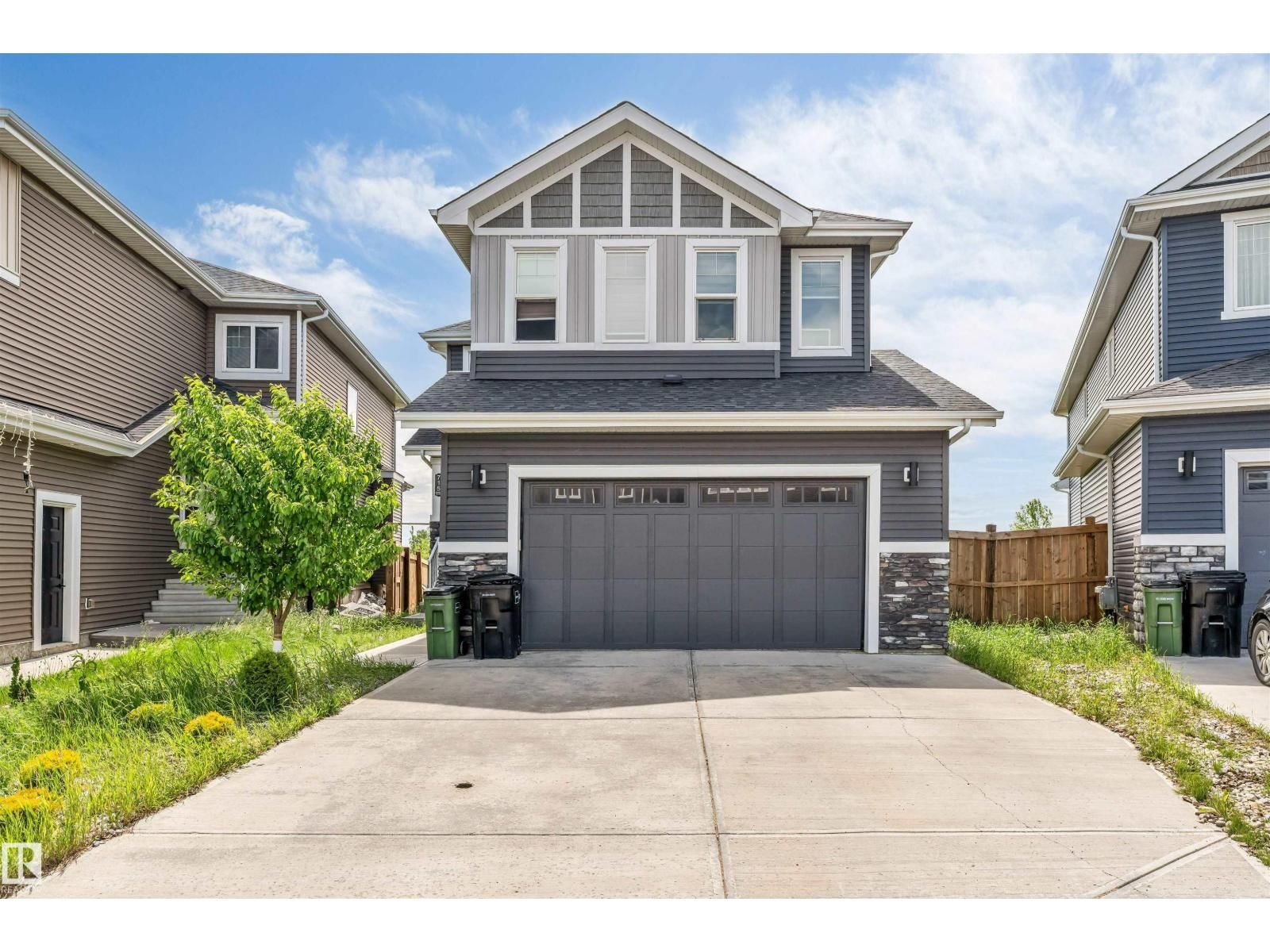 715 EBBERS PL, Edmonton, Alberta T5Y 3V3