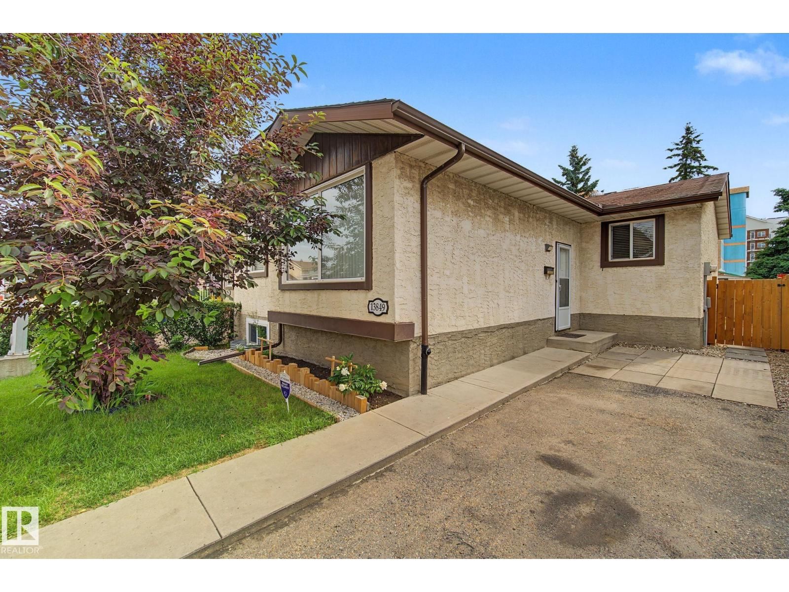 13849 114 ST, Edmonton, Alberta T5X 4A1