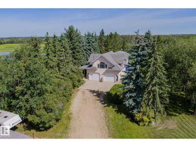 860 41 AV | Edmonton Alberta | Slide Image Forty-three