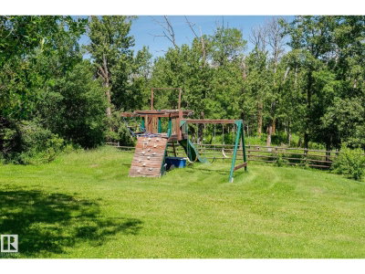 860 41 AV | Edmonton Alberta | Slide Image Forty-five