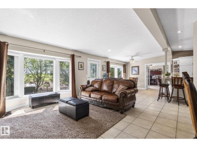 860 41 AV | Edmonton Alberta | Slide Image Five
