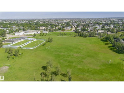 5418 144B AV | Edmonton Alberta | Slide Image Forty-three