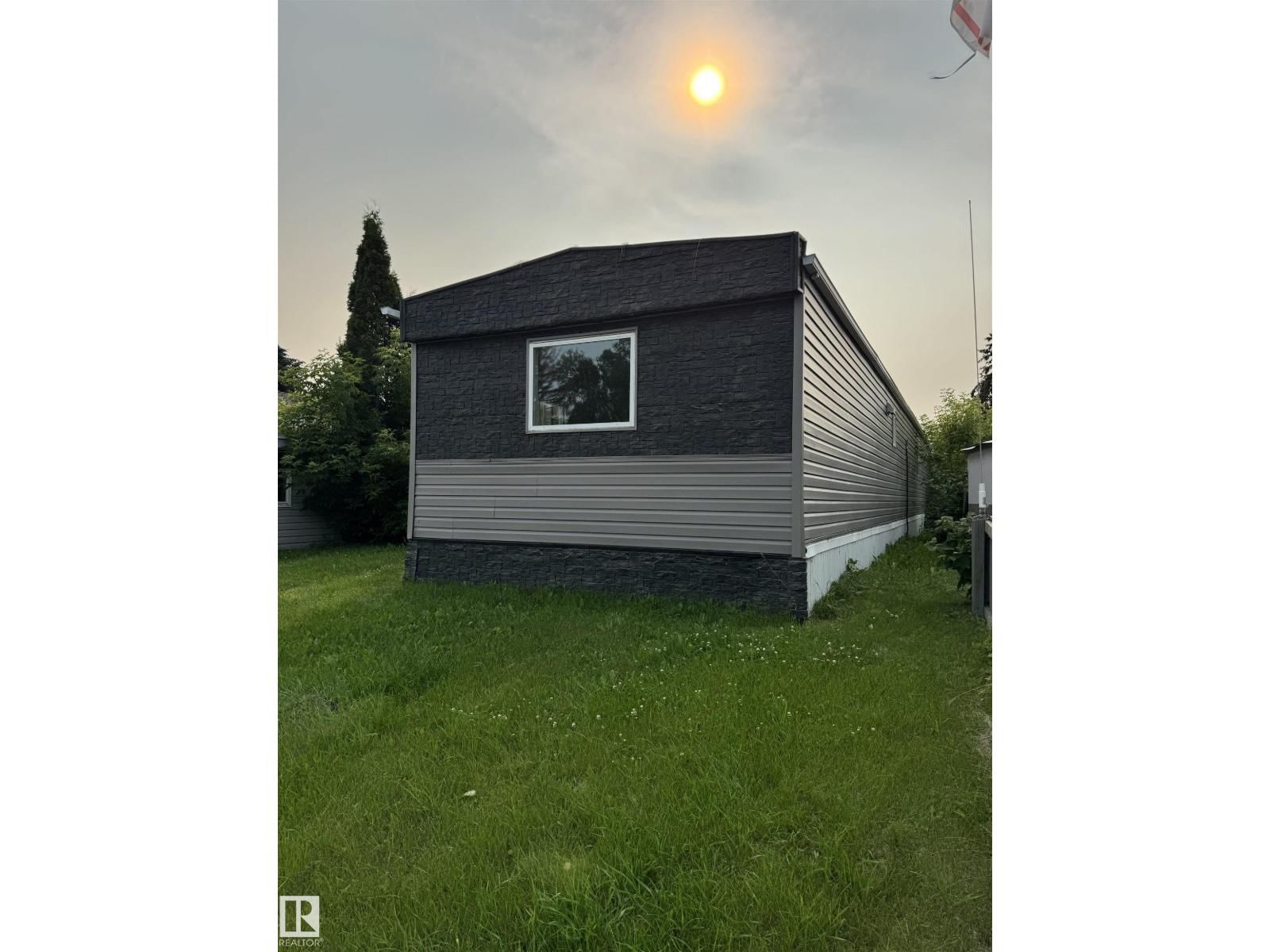 543 Evergreen ST, Edmonton, Alberta T5Y 4M2