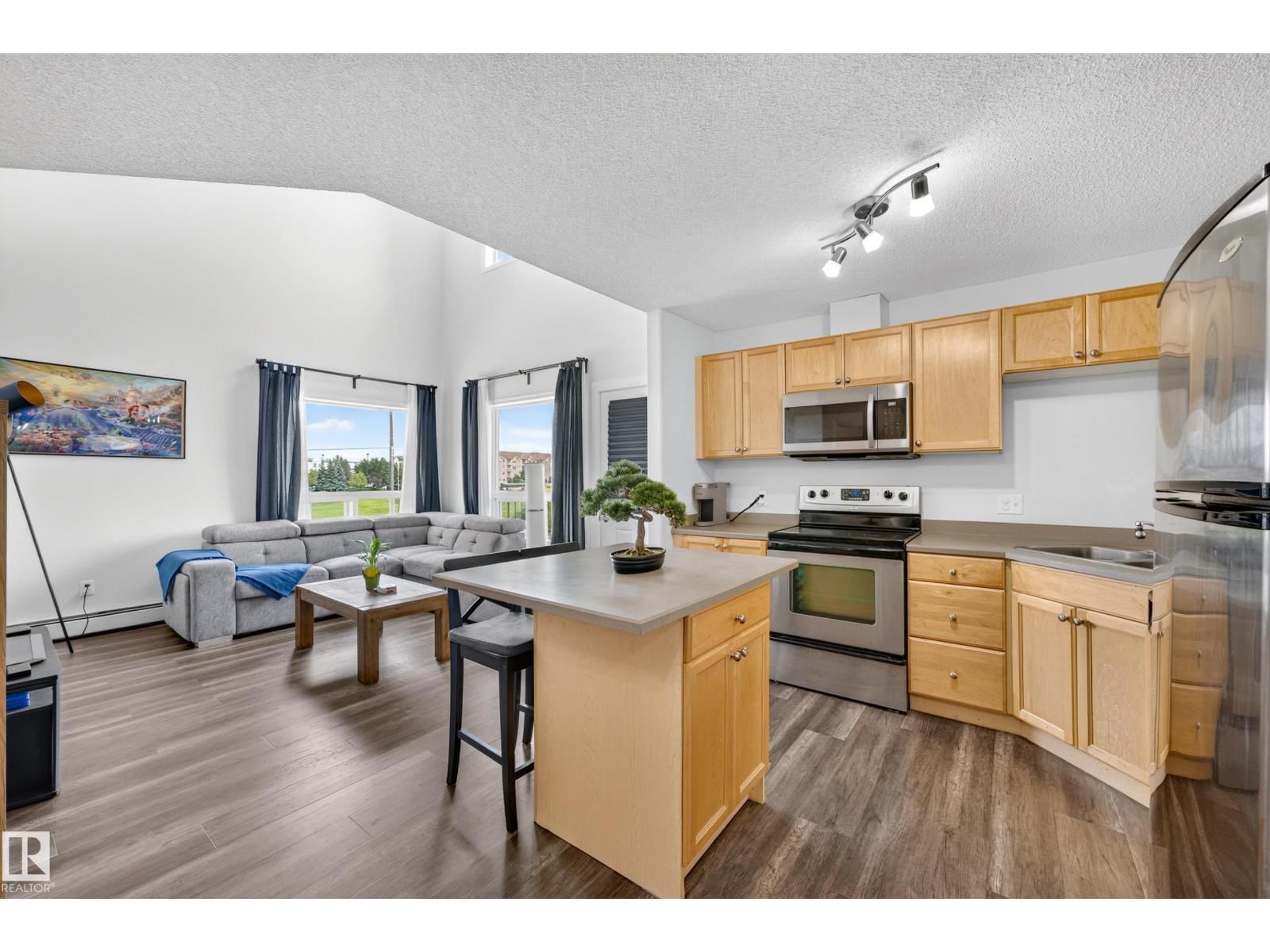 2420 CLAREVIEW STATION DR, Edmonton, Alberta T5Y 0E5