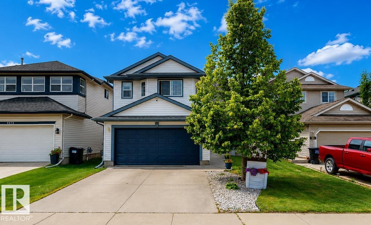 8821 8 AV, Edmonton, Alberta T6X 1C4