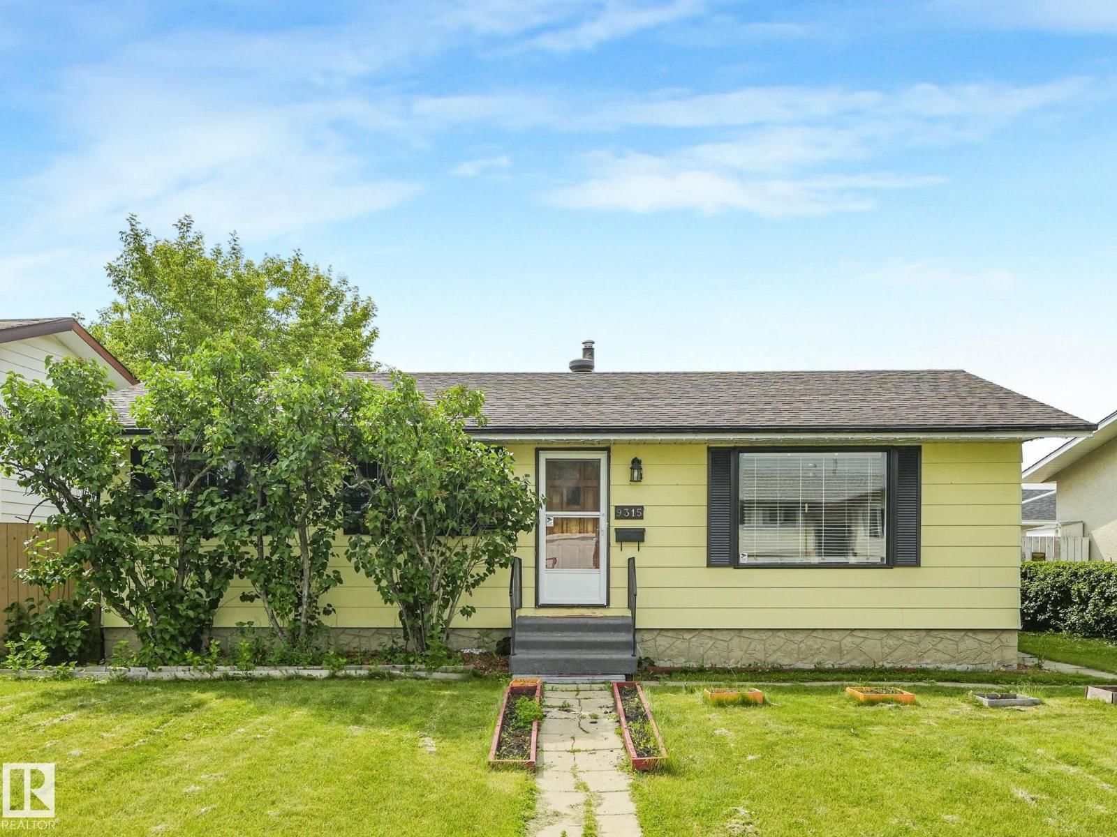 9315 151 AV, Edmonton, Alberta T5E 2R1