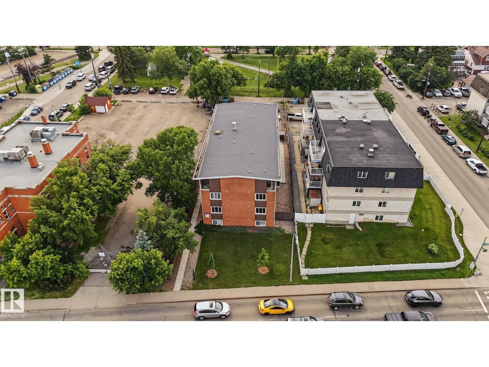 8524 GATEWAY BV, Edmonton, Alberta T6E 4B5