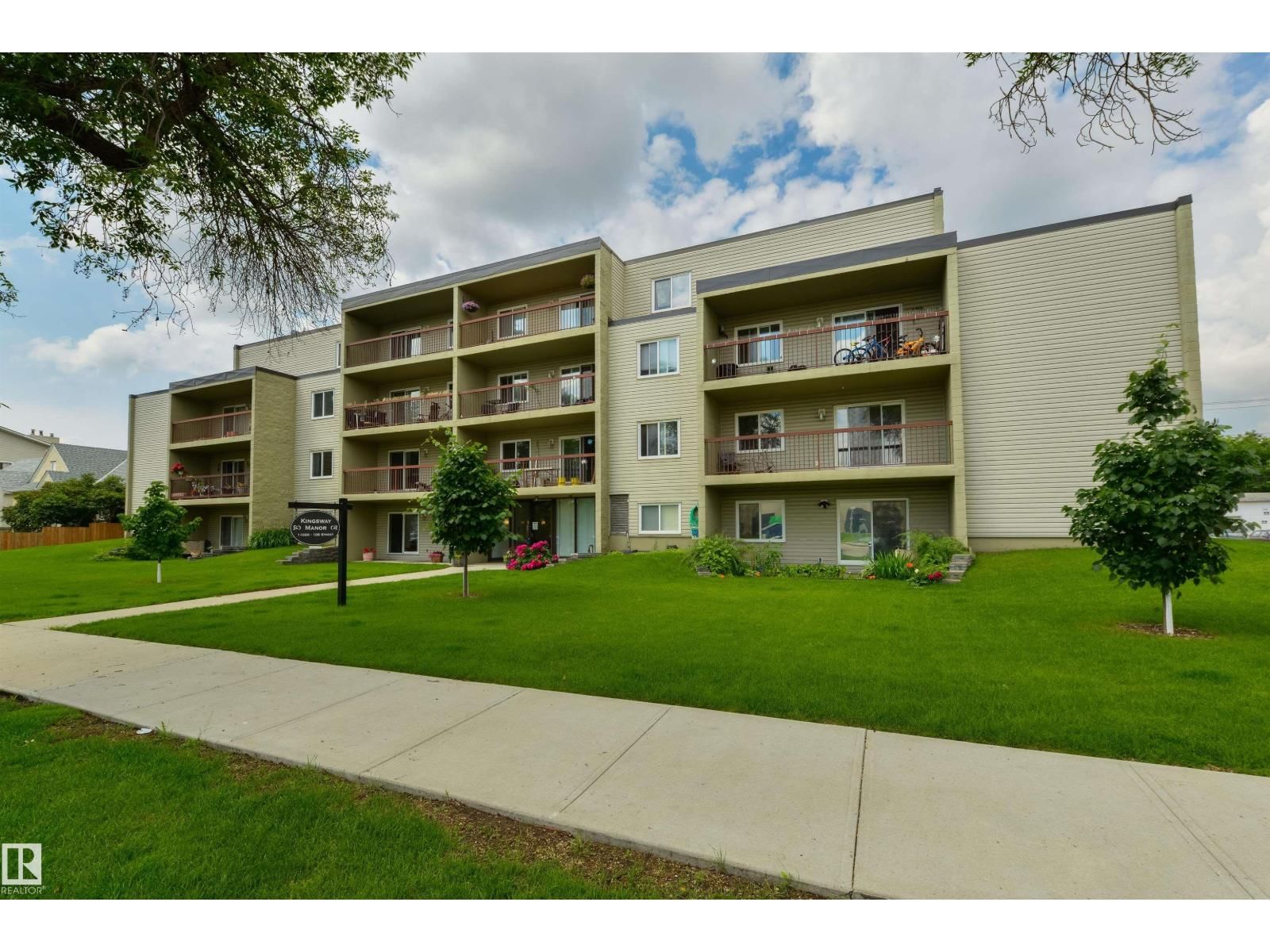 11026 106 ST, Edmonton, Alberta T5H 2Y4