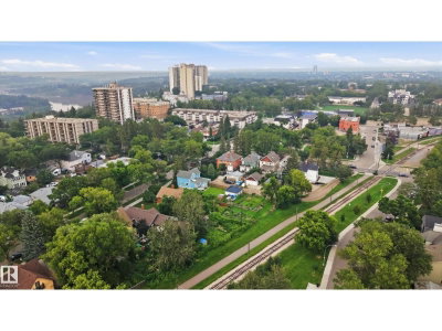 8520 104 ST | Edmonton Alberta | Slide Image Sixty-five