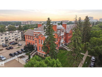 8520 104 ST | Edmonton Alberta | Slide Image Sixty-seven
