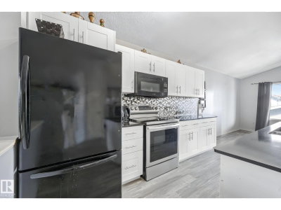 14072 151 AV | Edmonton Alberta | Slide Image Seven