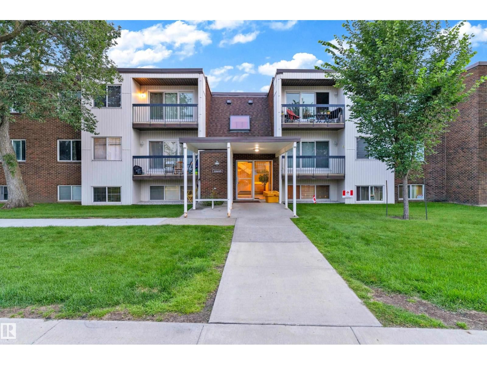 11445 41 AV, Edmonton, Alberta T6J 0T9