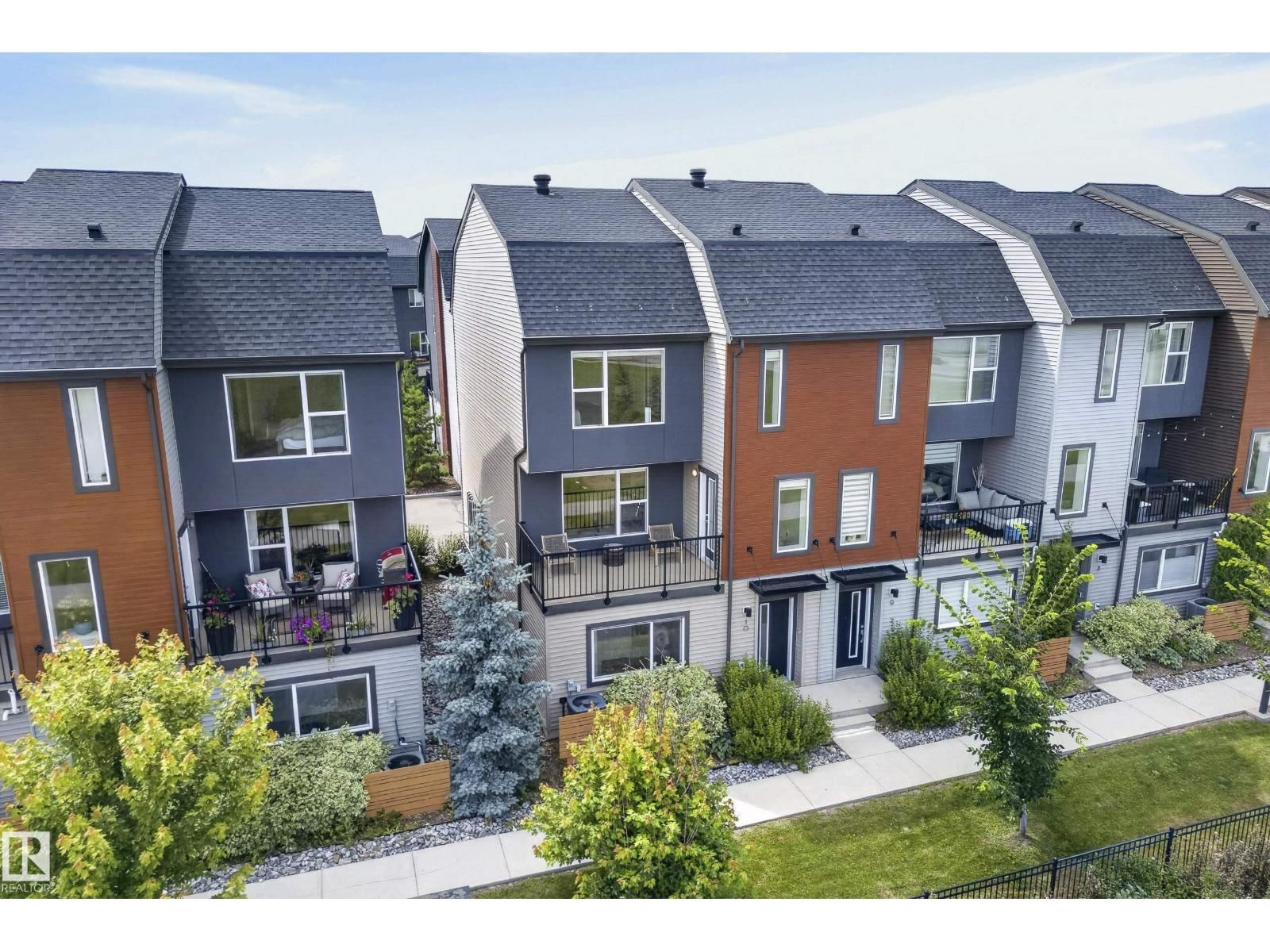 1075 ROSENTHAL BV, Edmonton, Alberta T5T 7G5