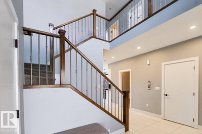 527 MERLIN LD | Edmonton Alberta | Slide Image Four