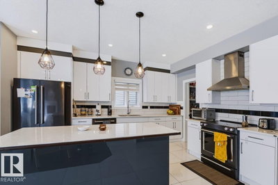 527 MERLIN LD | Edmonton Alberta | Slide Image Eight
