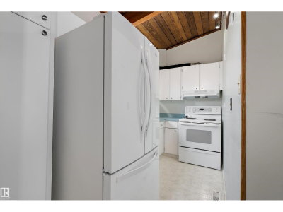 33 NORTHWOODS VG | Edmonton Alberta | Slide Image Ten