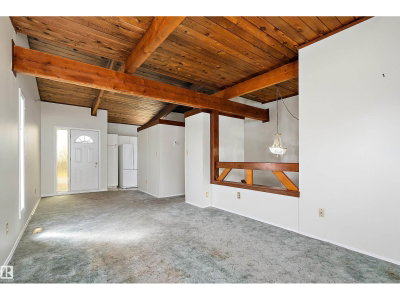33 NORTHWOODS VG | Edmonton Alberta | Slide Image Twenty