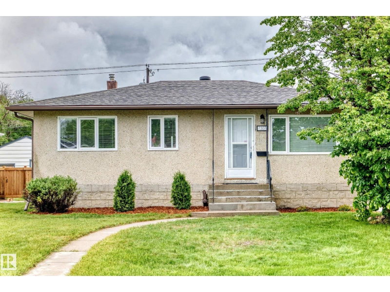 7307 76 ST Edmonton Alberta, T6C 0G5 - 5 Bedrooms Home For Sale