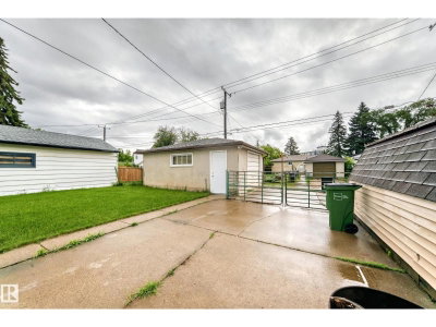 7307 76 ST | Edmonton Alberta | Slide Image Thirty-two