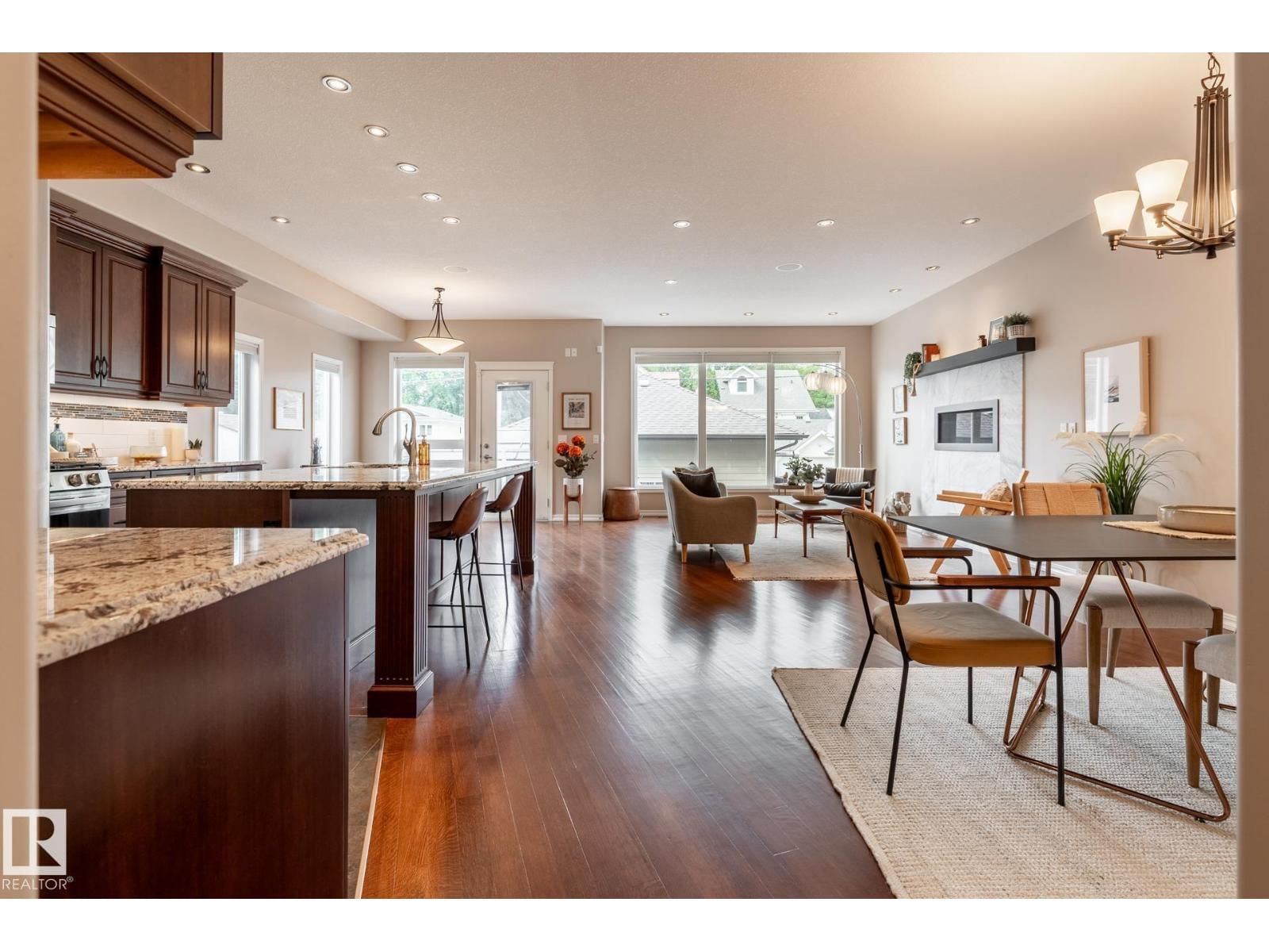11122 52 ST, Edmonton, Alberta T5W 3H7