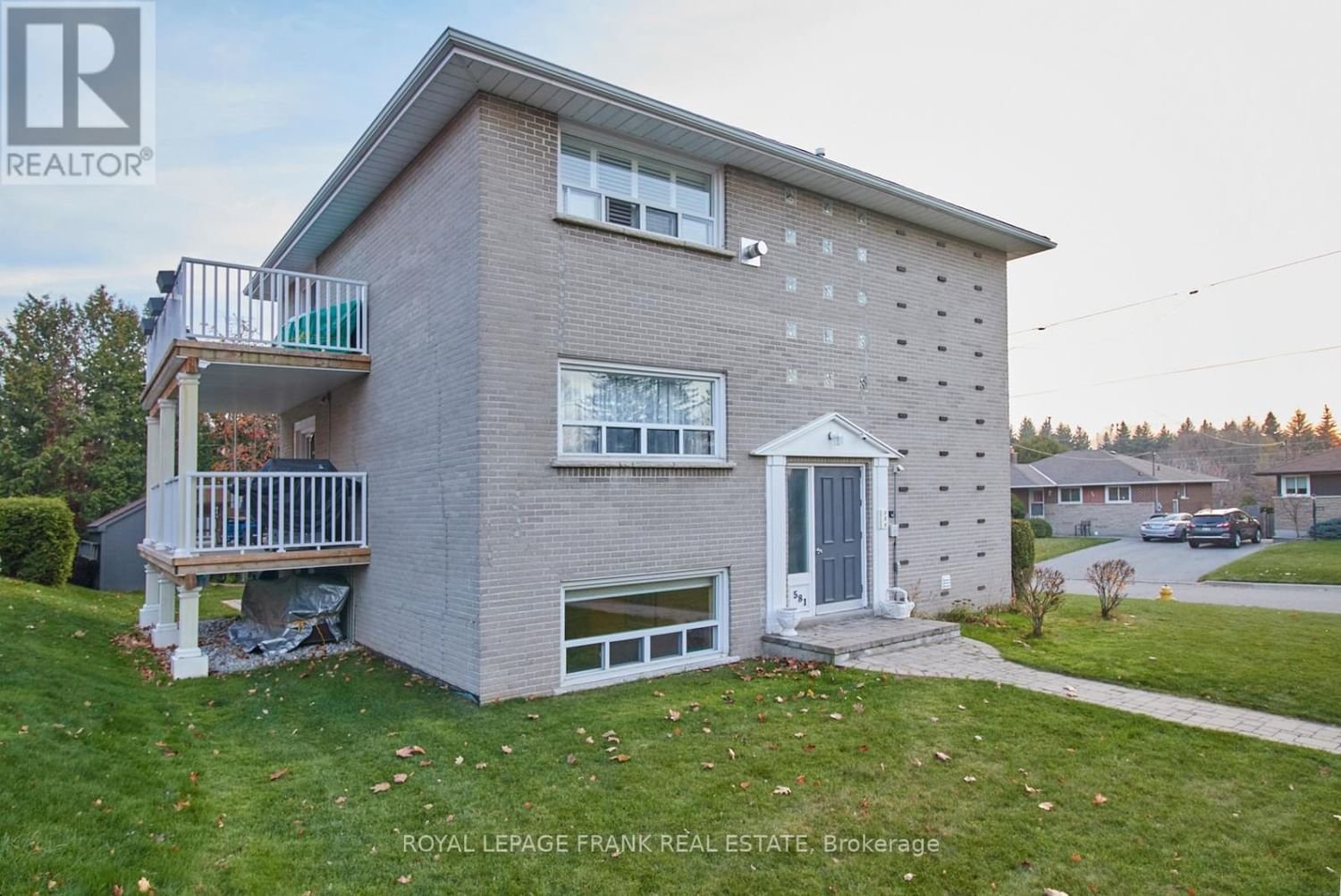 581 DIGBY AVENUE Image 10