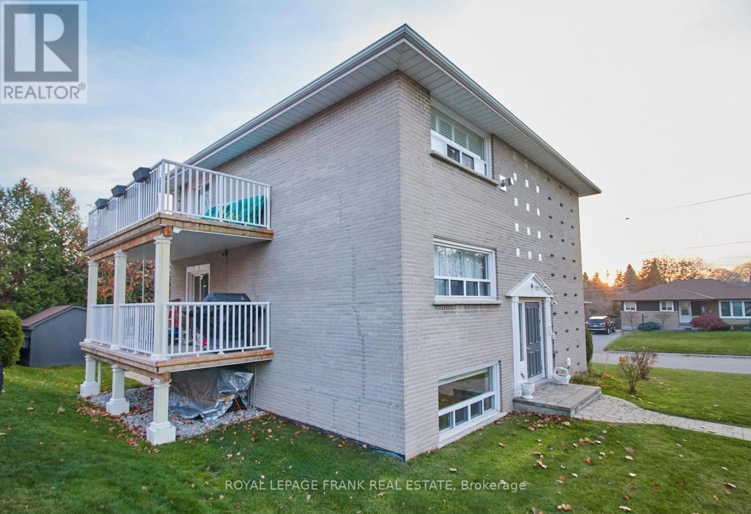 581 DIGBY AVENUE Image 14