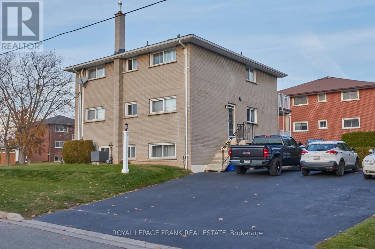 581 DIGBY AVENUE Image 3