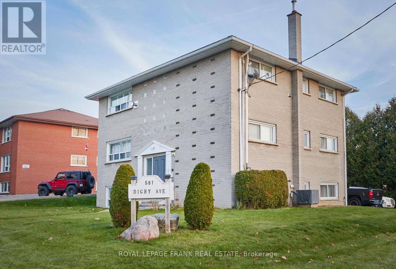 581 DIGBY AVENUE Image 6