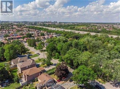 Image #1 of Commercial for Sale at 18 Willowlea Dr, Toronto, Ontario