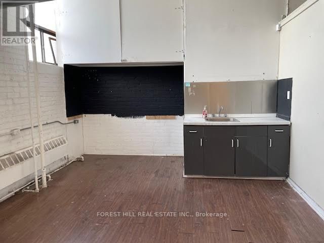 200 - 9 DAVIES AVENUE Image 3