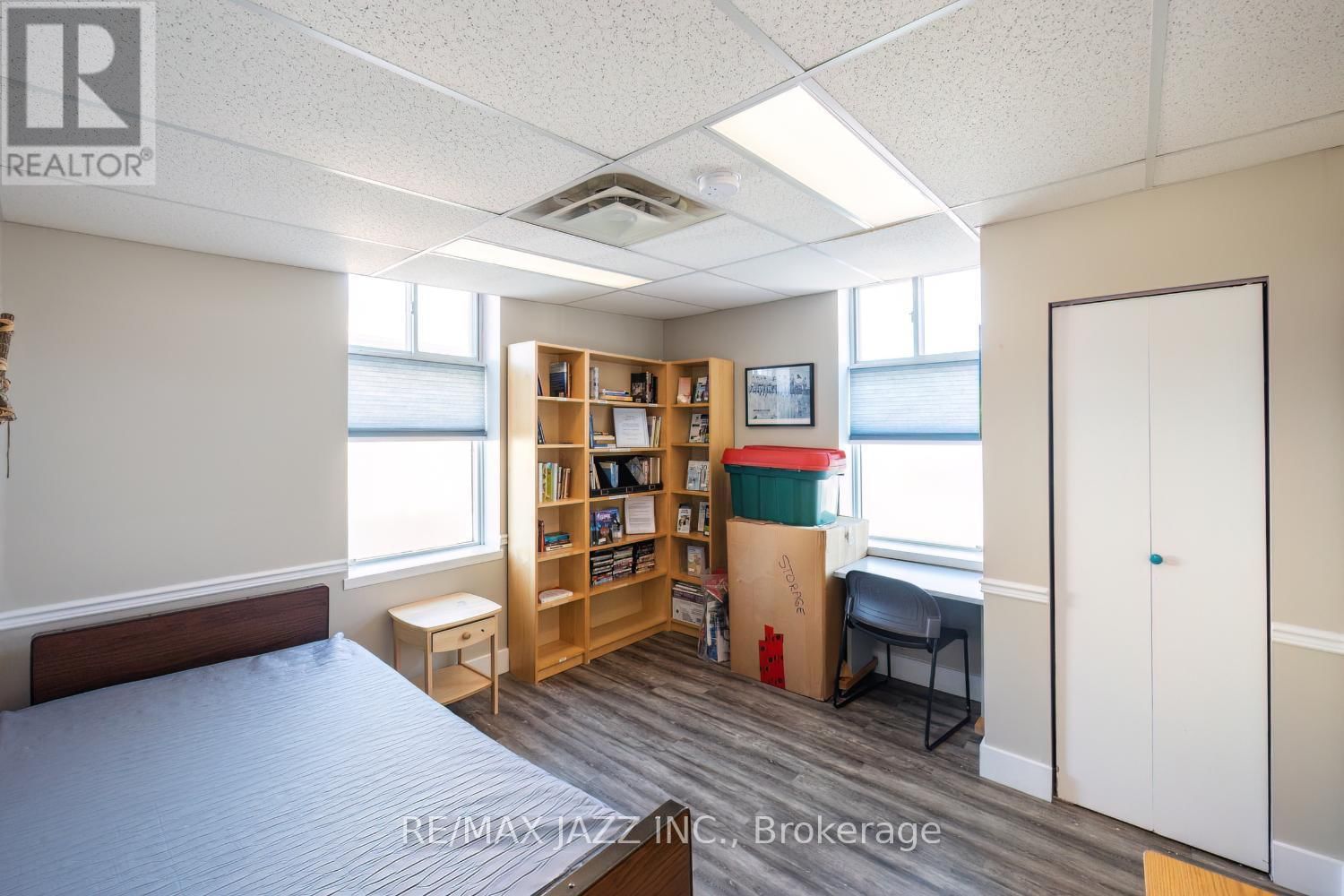 364 SIMCOE STREET S Image 14