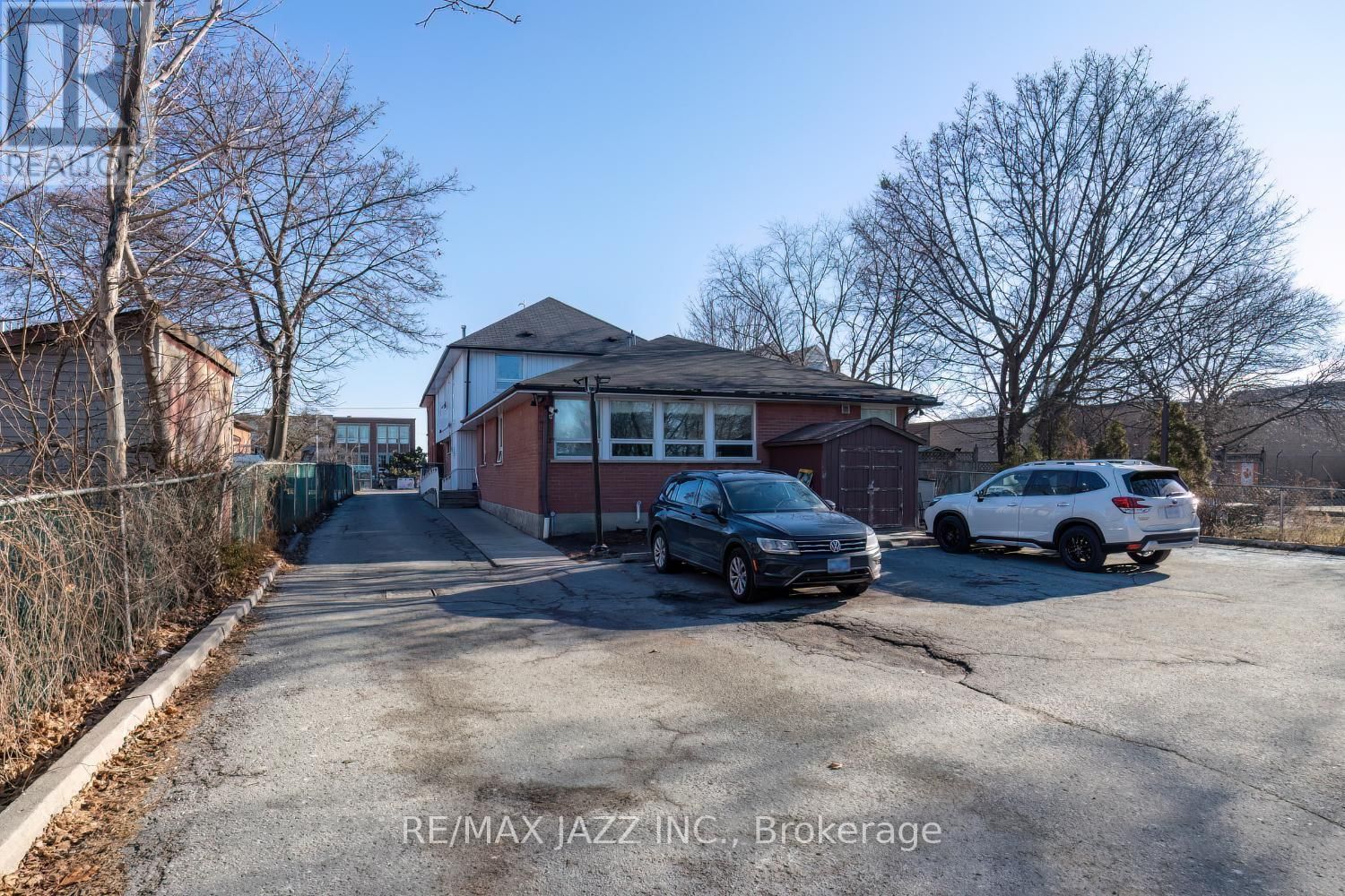 364 SIMCOE STREET S Image 36