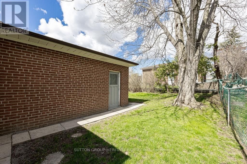 6 HOSEYHILL CRES Image 33