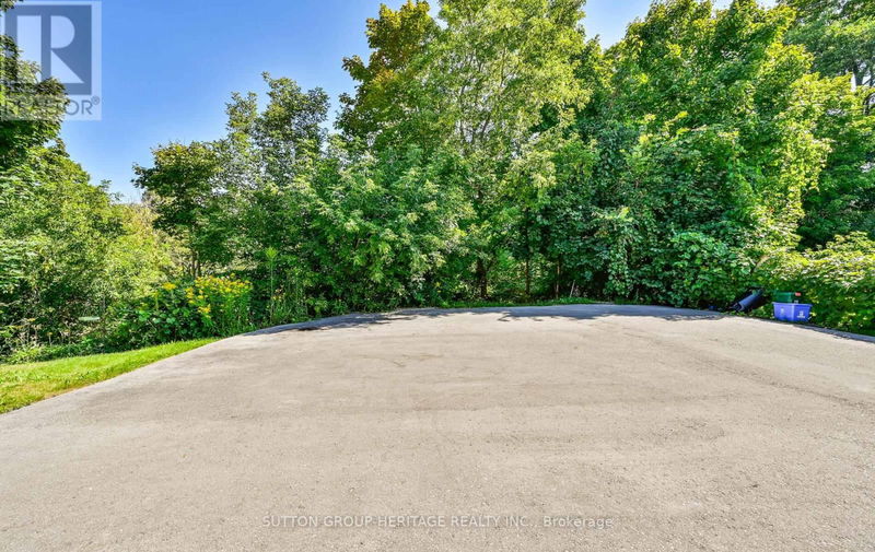 333 Surrey Drive  Oshawa (Eastdale), L1G6H2 | Image 5