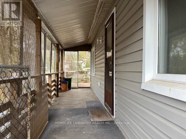 696 KING STREET W Image 6