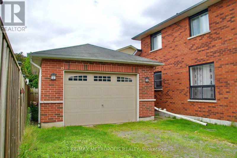 1405 Manitou Drive  Oshawa (Samac), L1G7R2 | Image 34