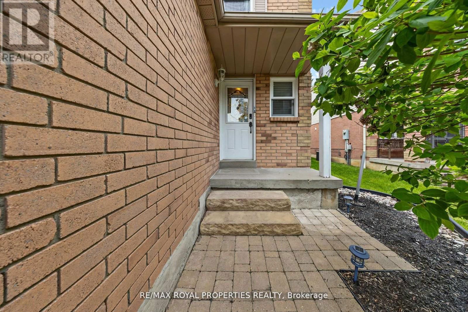 18 SCHILLING COURT Image 8