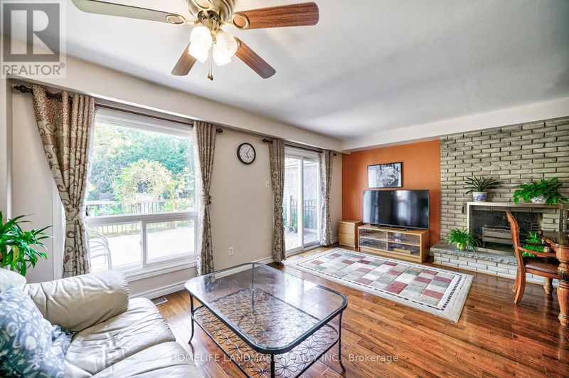 209 Invergordon Avenue  Toronto (Agincourt South-Malvern West), M1S3Z1 | Image 13