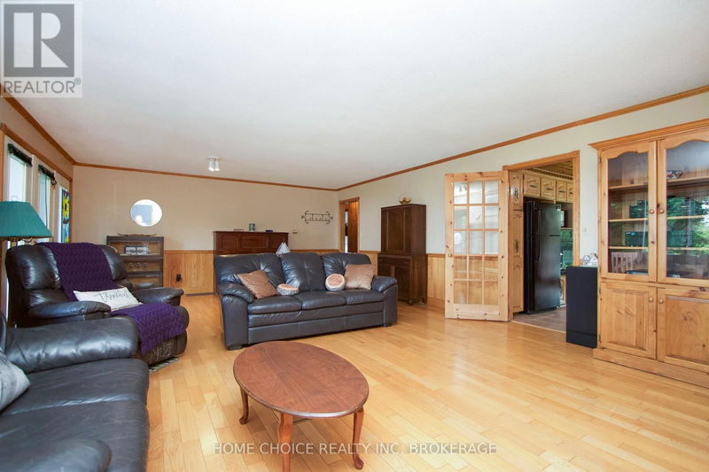 135 Edgewood Crescent  Scugog (Port Perry), L9L1B7 | Image 4