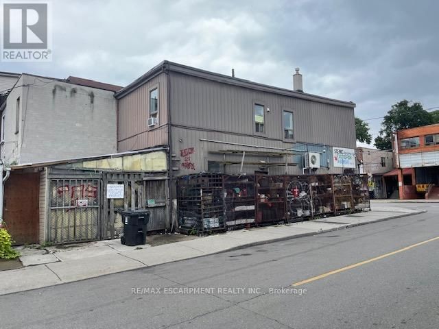 673 GERRARD STREET E Image 6