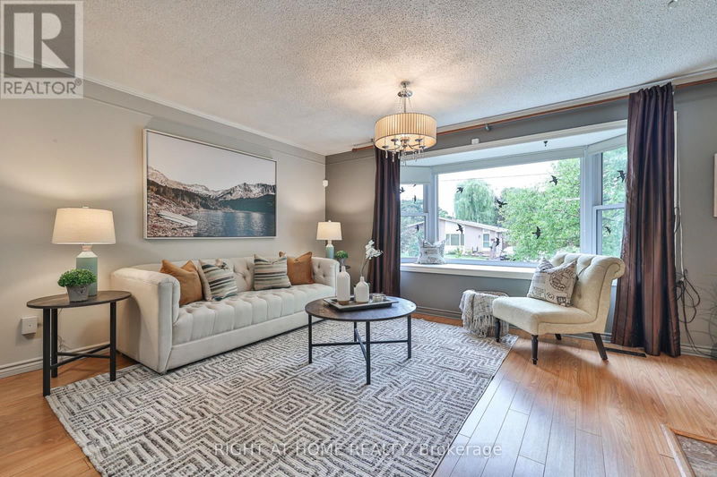 818 Sanok Drive  Pickering (West Shore), L1W2R2 | Image 2