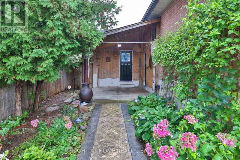 818 Sanok Drive  Pickering (West Shore), L1W2R2 | Image 30